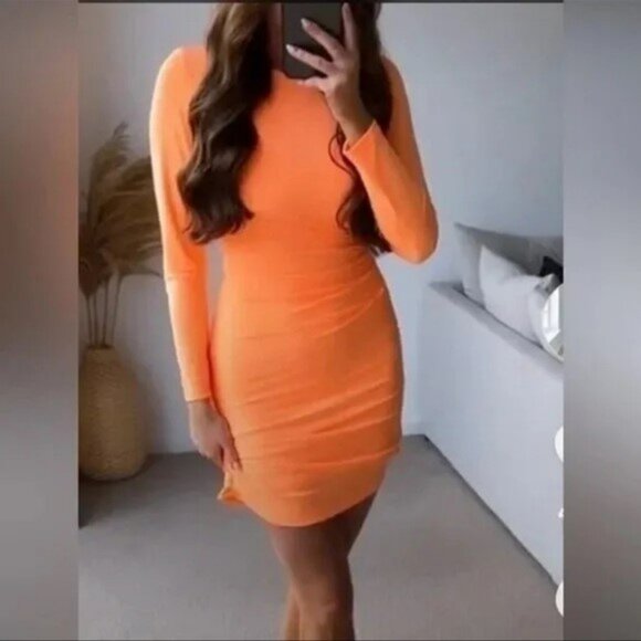 Zara NWT Neon Orange Long Sleeve Ruched Side Mini Dress Sz Medium - Picture 1 of 6